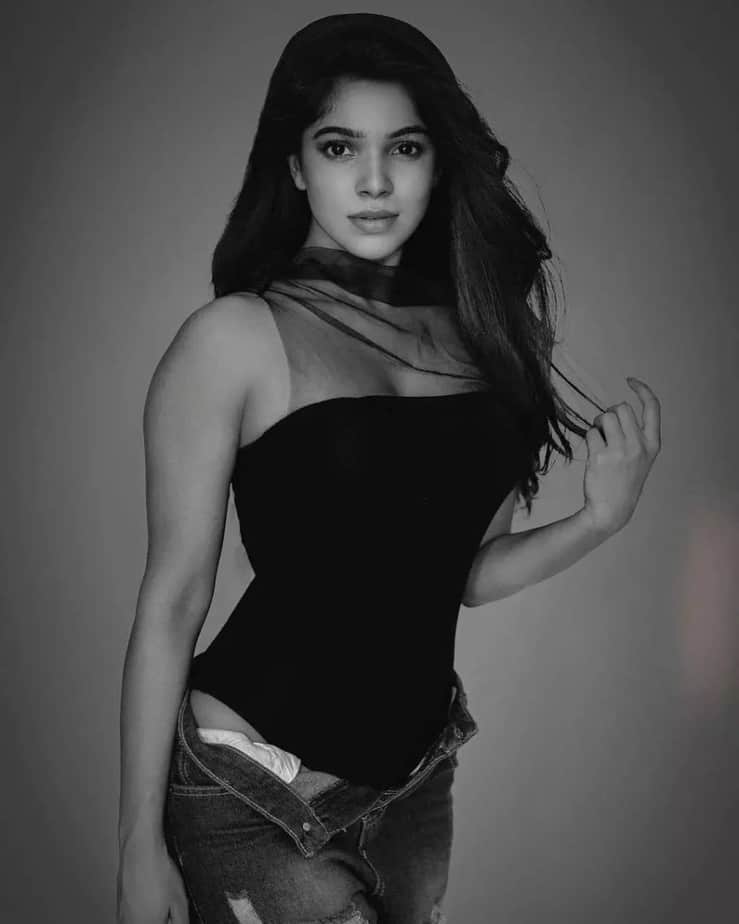 Divyabharathi hot photos in short bikini dress goes viral