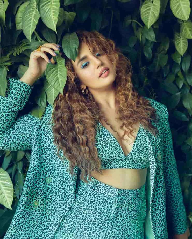 Huma qureshi hot photos showing glamourous goes viral on social media