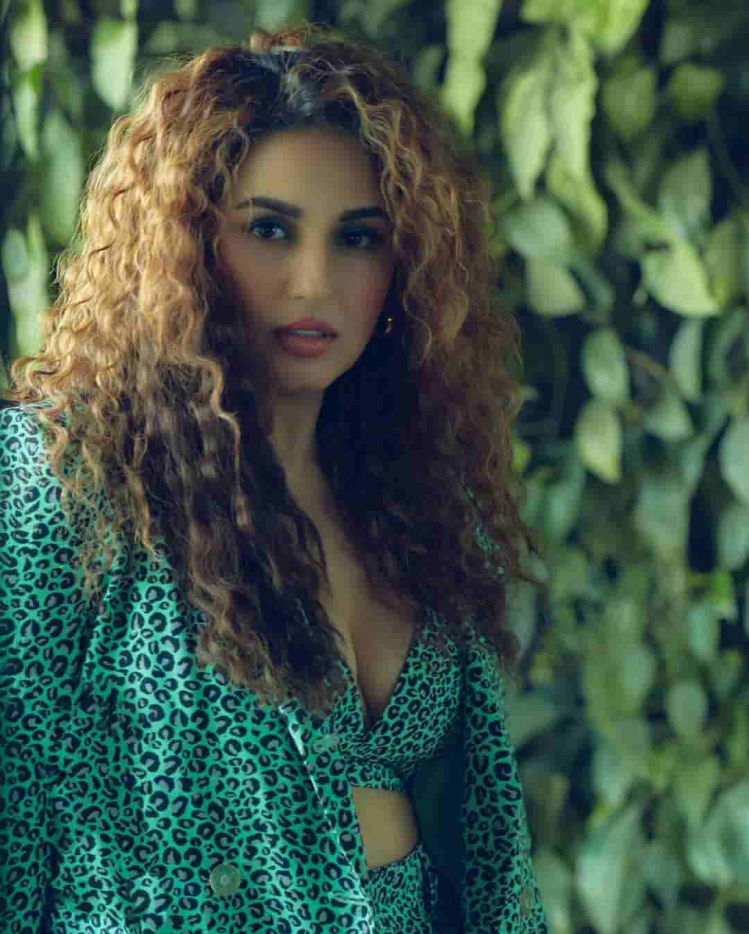 Huma qureshi hot photos showing glamourous goes viral on social media