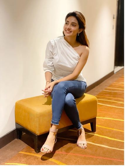 Mahima nambiar hot photos showing one sided dress