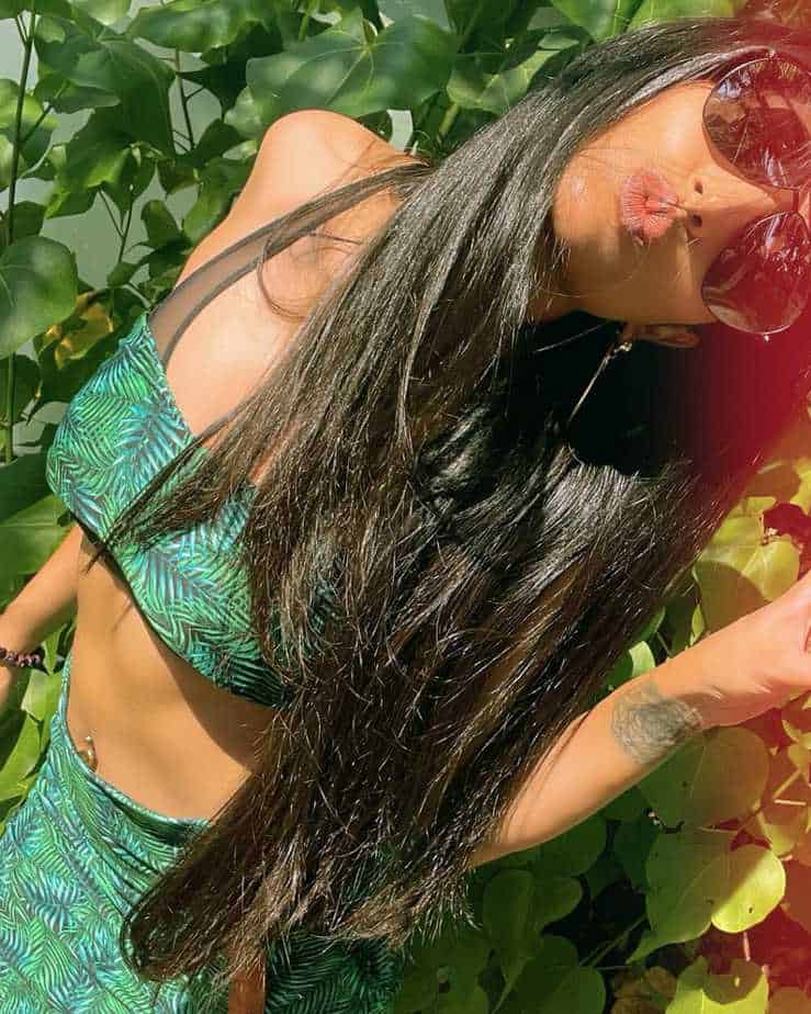 Shruthi haasan hot photos in pout pose goes viral on net