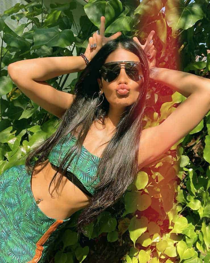 Shruthi haasan hot photos in pout pose goes viral on net