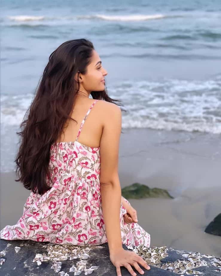 Andrea jeremiah cute photoshoot in sea shore goes viral