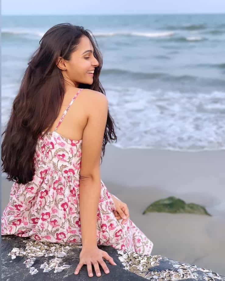 Andrea jeremiah cute photoshoot in sea shore goes viral
