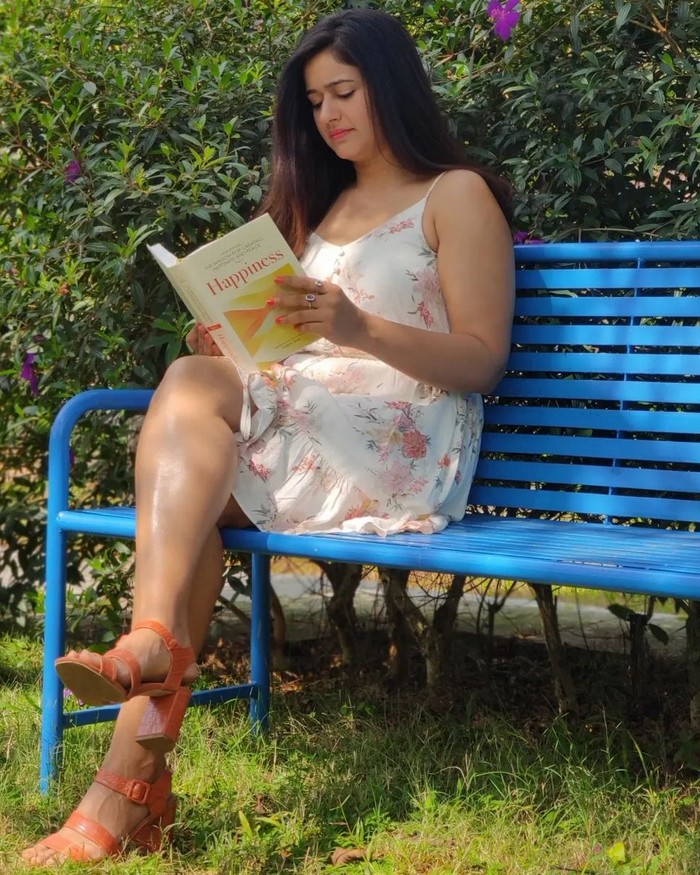 Poonam bajwa hot photos reading book siting in short dress