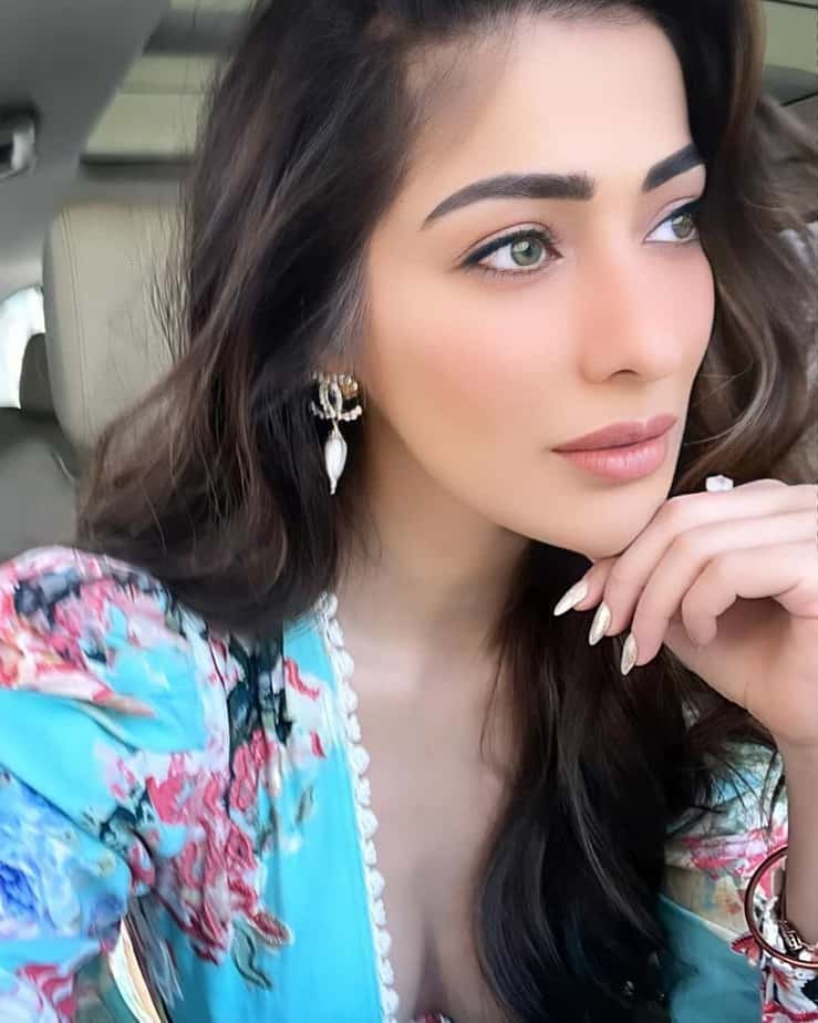 Rai lakshmi hot photos showing top glamour inside car