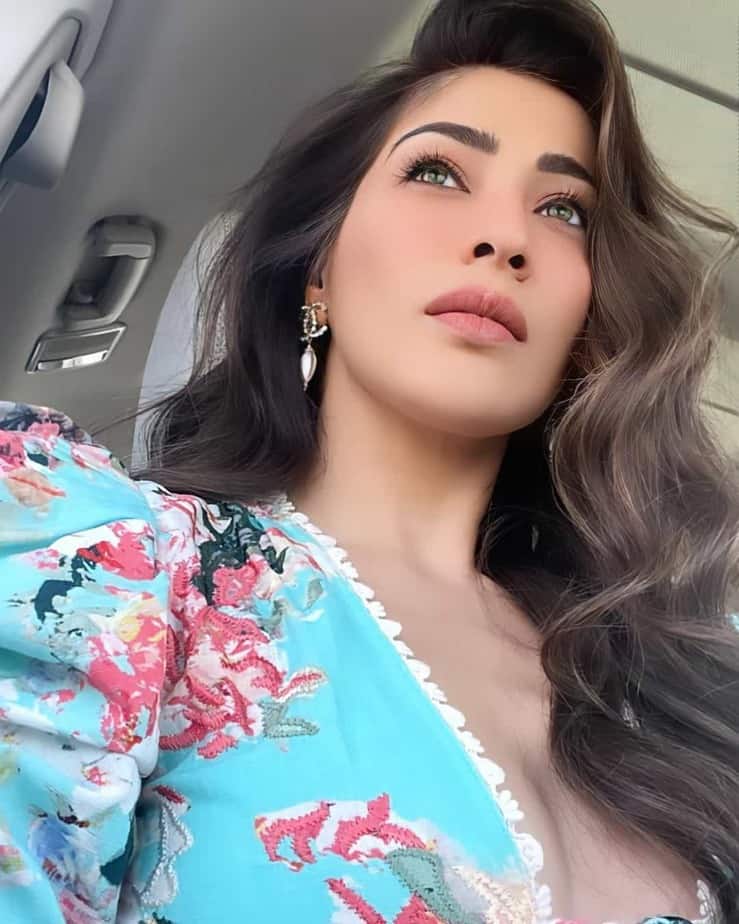 Rai lakshmi hot photos showing top glamour inside car