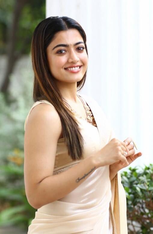 Rashmika clears about rumour about her dog on shooting