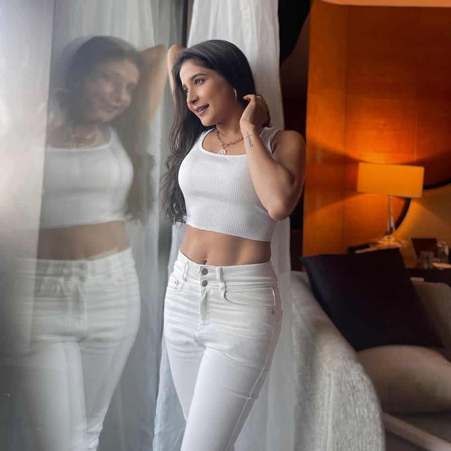 Sakshi agarwal posing in white hot and glamour dress going viral