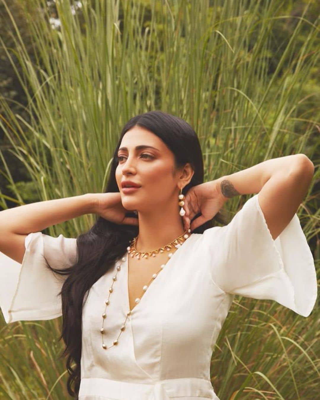 Shruthihaasan photoshoot in nature area getting trending