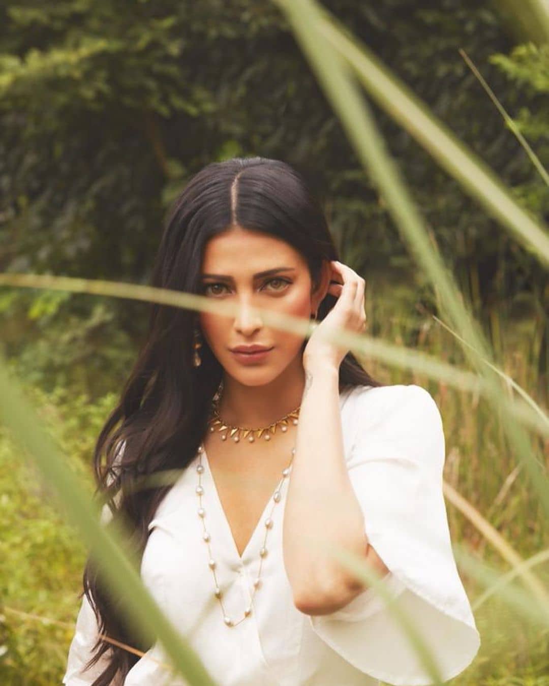 Shruthihaasan photoshoot in nature area getting trending