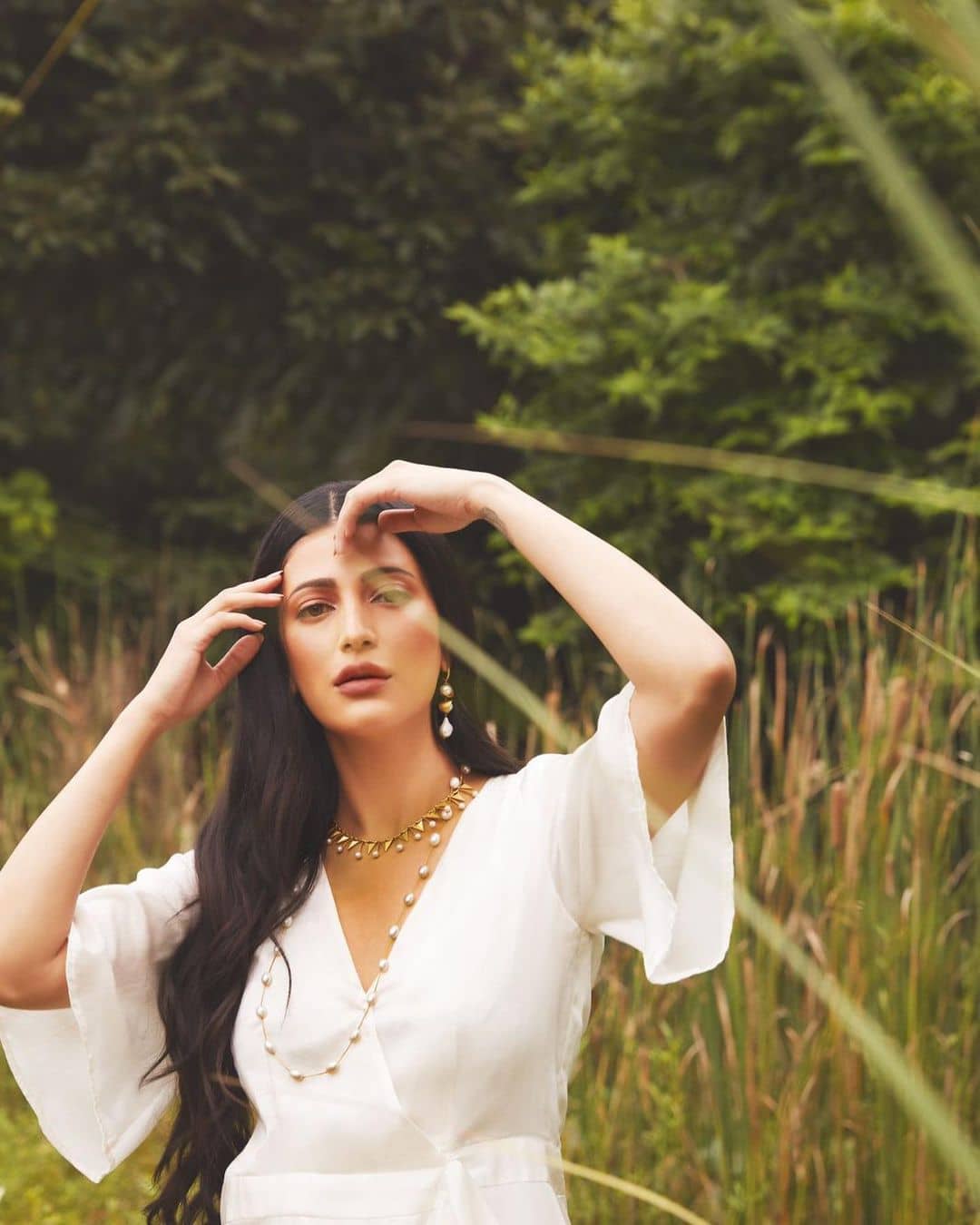 Shruthihaasan photoshoot in nature area getting trending