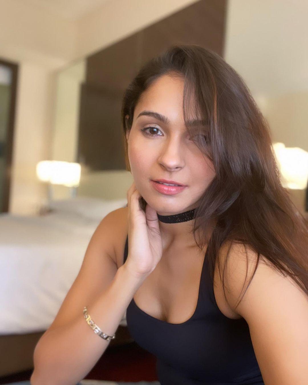 Andrea jeremiah hot mirror photos in jeans and tops