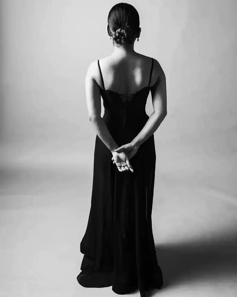 Esther anil hot black and white photos viral on net shocking fans