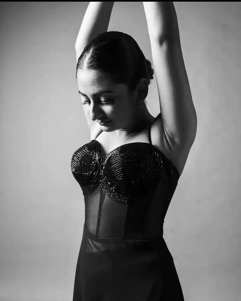 Esther anil hot black and white photos viral on net shocking fans