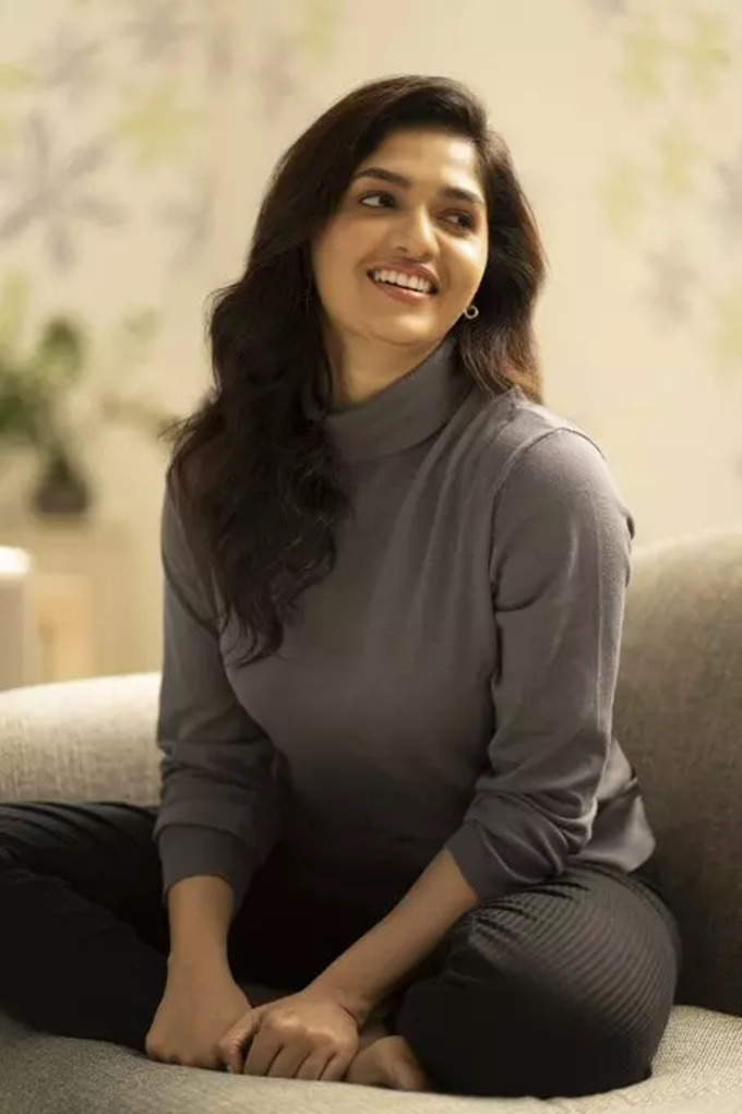 Sunaina latest hot photos getting viral on internet