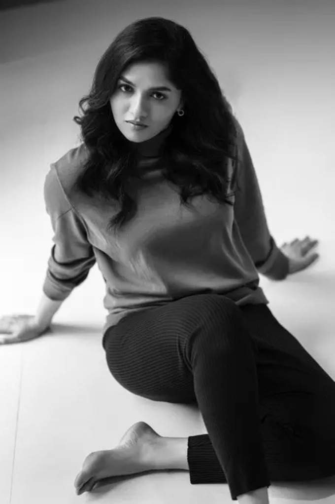 Sunaina latest hot photos getting viral on internet