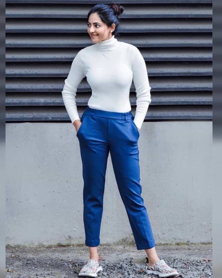 Athulya ravi hot photos in white modern dress