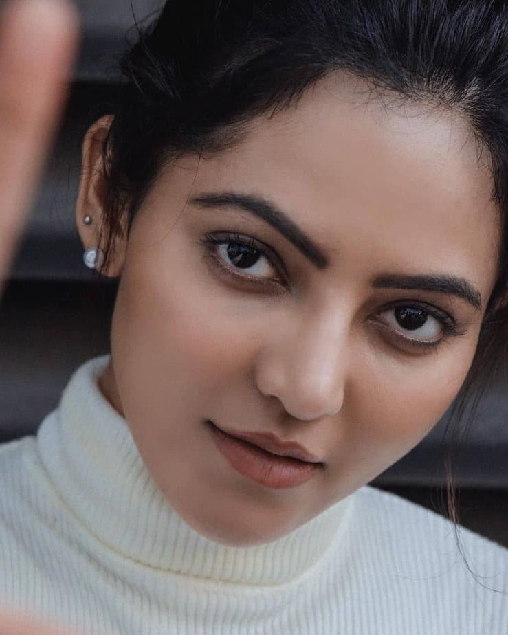 Athulya ravi hot photos in white modern dress