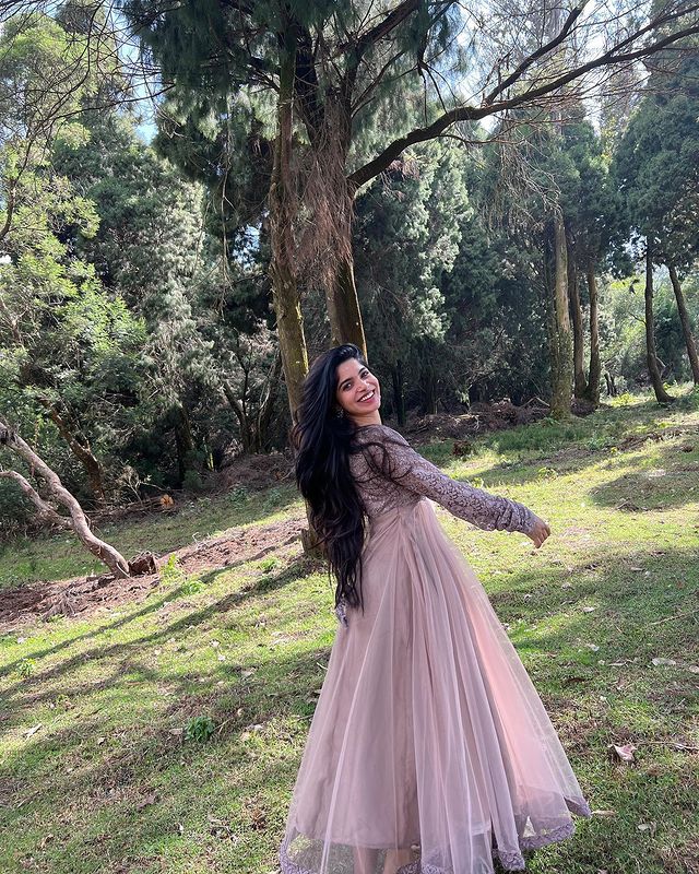 Divyabharathi traditional mode long chudithar photoshoot