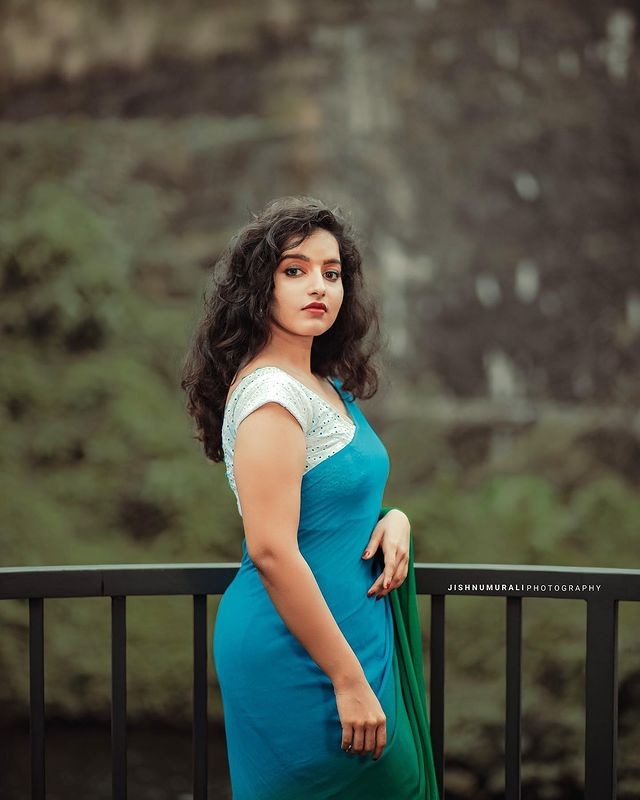 Malavika menon latest saree photos getting viral on internet