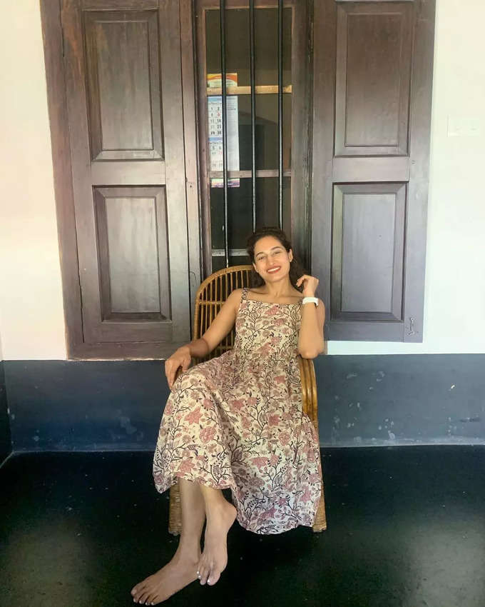 Pooja ramachandran full gown latest photos viral