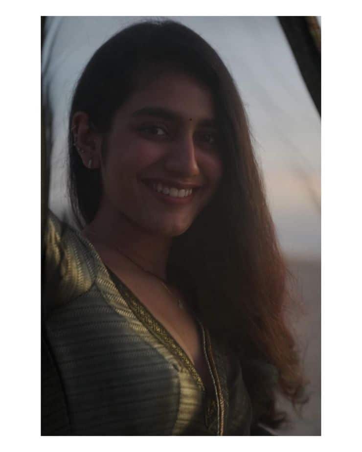 Priya varrier hot photos in traditional saree goes viral on net