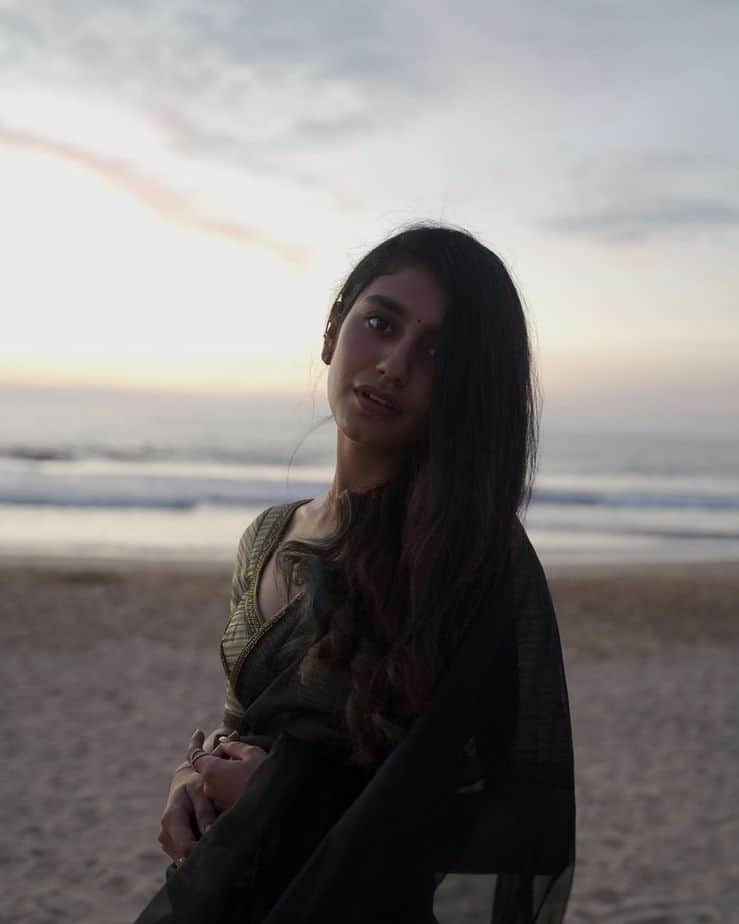 Priya varrier hot photos in traditional saree goes viral on net