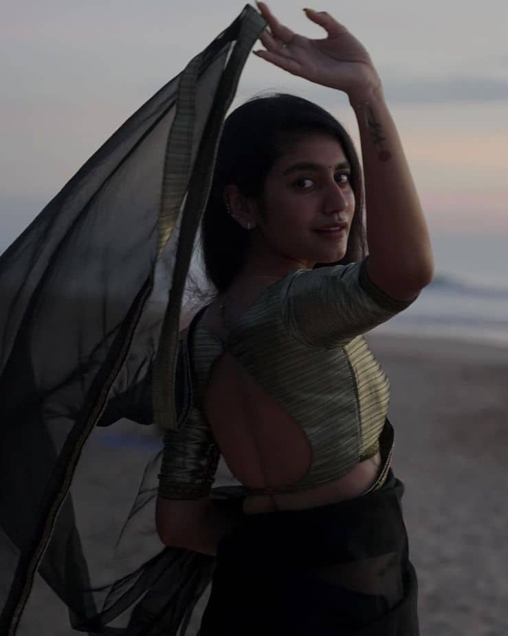 Priya varrier hot photos in traditional saree goes viral on net