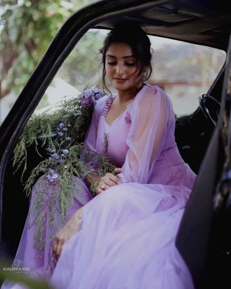 Ramya nambeesan posing inside car in lavendar colour gown