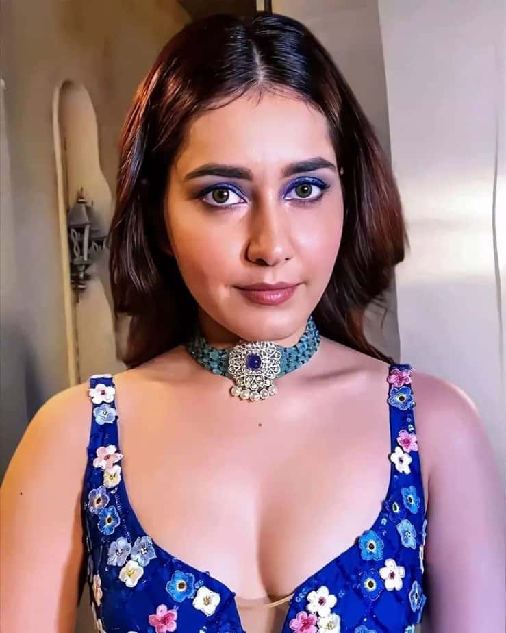 Rashi khanna deep open neck dress hot show