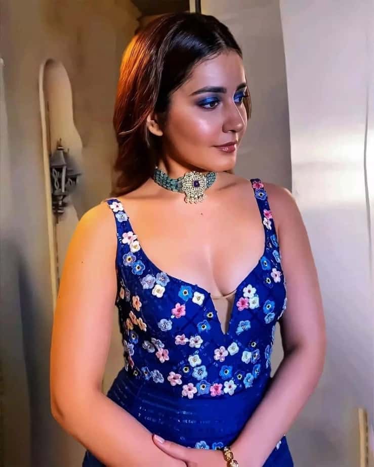 Rashi khanna deep open neck dress hot show