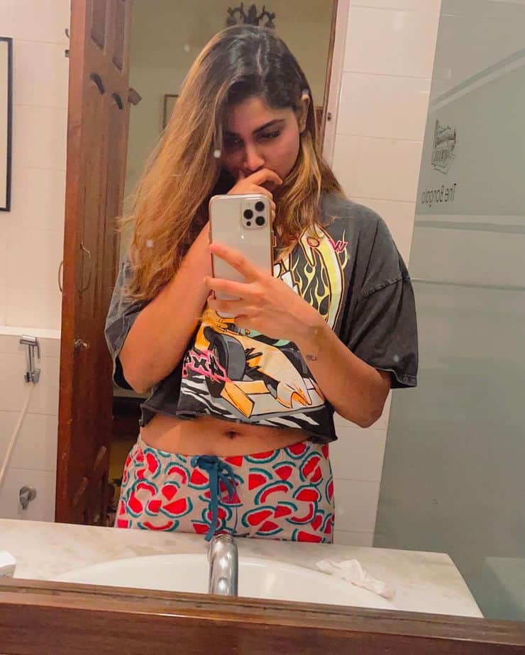 Shivani narayanan hot pose in bathtub in soap bubbles getting viral