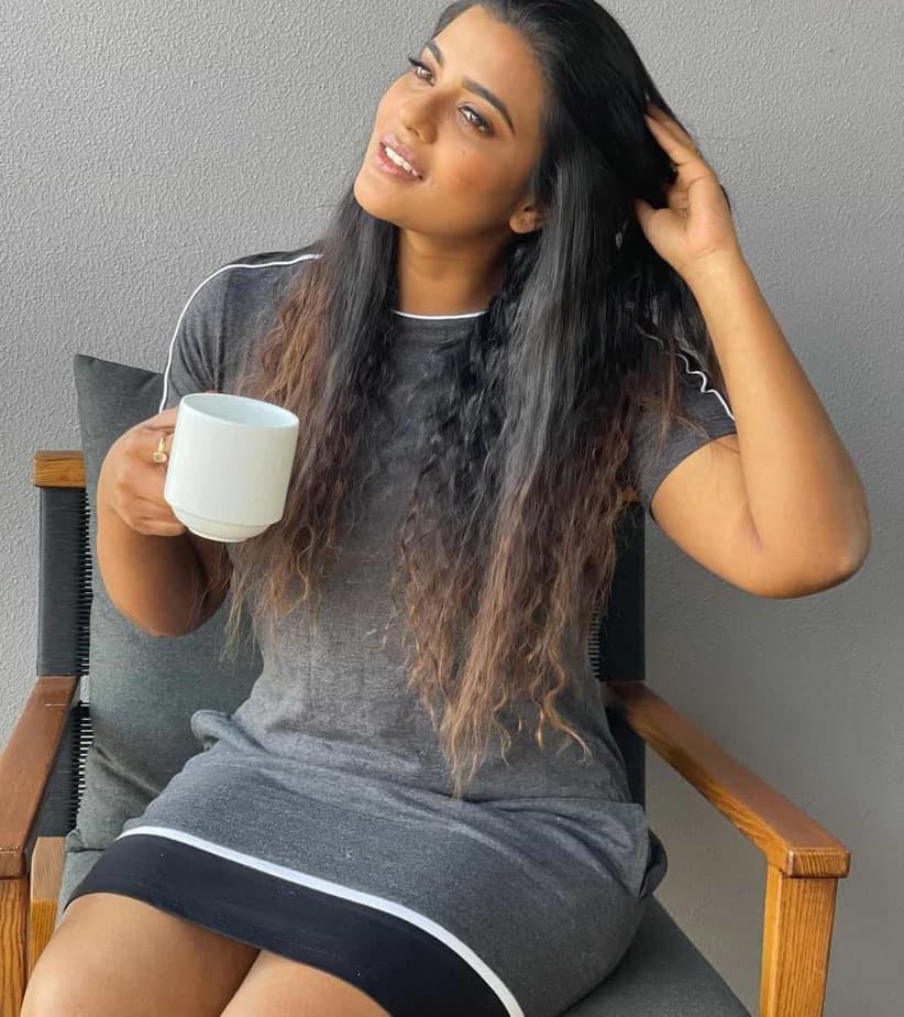 Aiswarya rajesh fresh morning photos with coffee