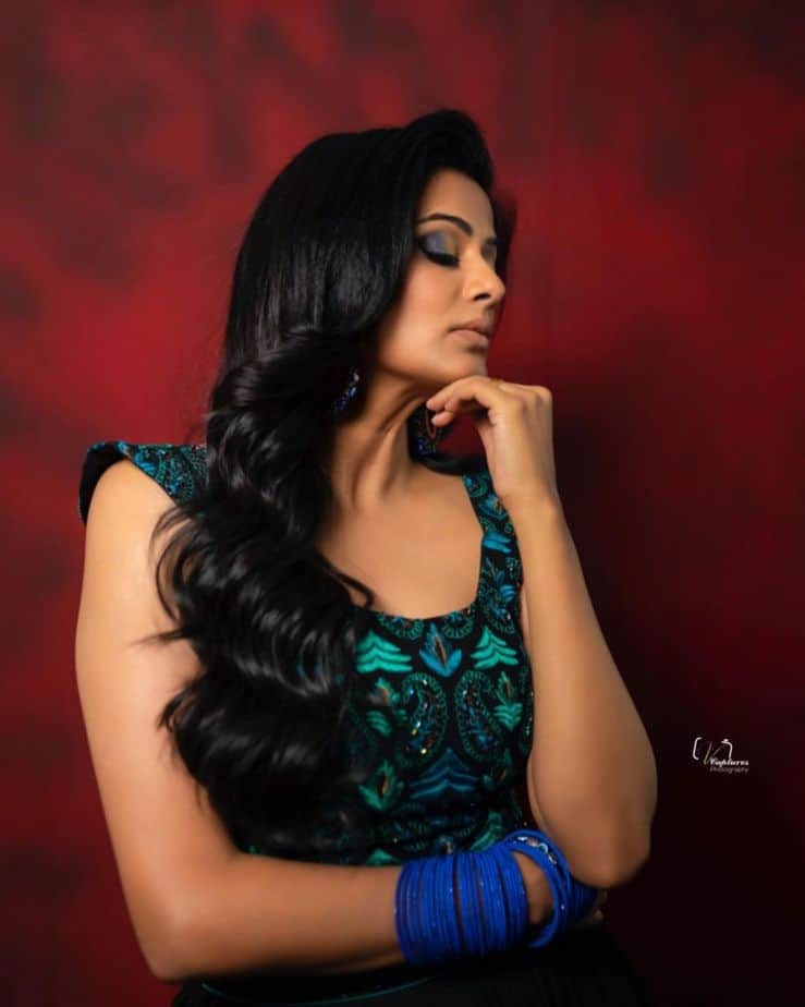 Priyamani latest photoshoot pics viral on net