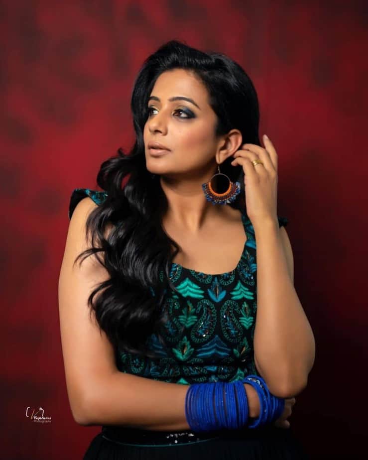 Priyamani latest photoshoot pics viral on net