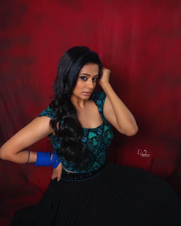 Priyamani latest photoshoot pics viral on net