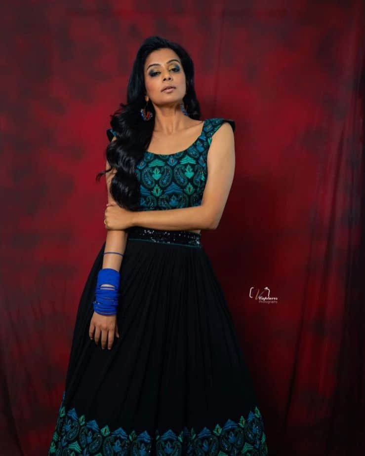 Priyamani latest photoshoot pics viral on net