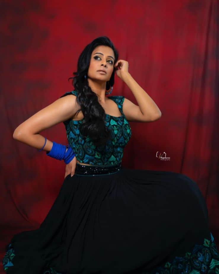 Priyamani latest photoshoot pics viral on net