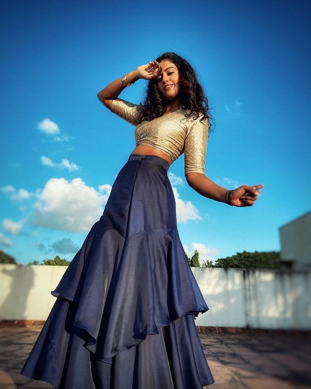 Roshini haripriyan photoshoot clicks trending