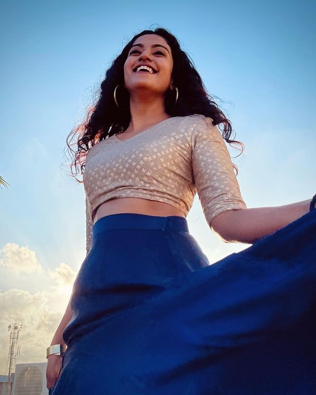 Roshini haripriyan photoshoot clicks trending