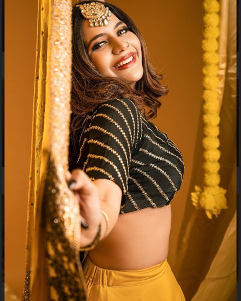 Aiswarya dutta hot photos in yellow colour dress