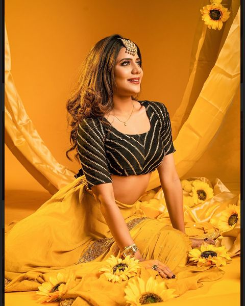 Aiswarya dutta hot photos in yellow colour dress