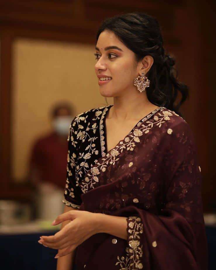 Mirnalini ravi latest photos in grand dress