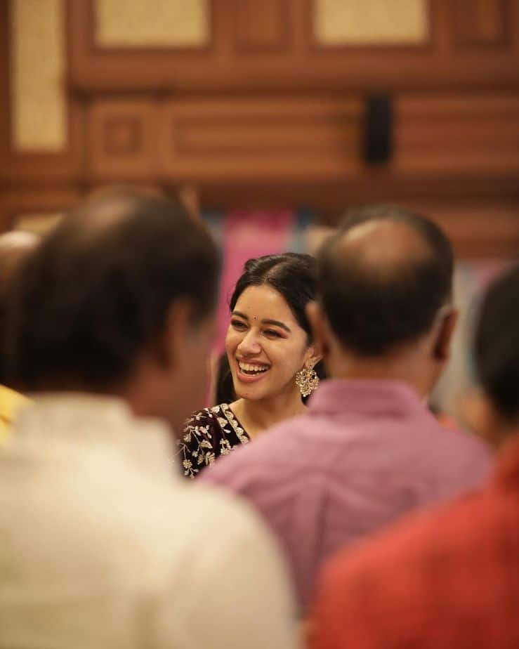 Mirnalini ravi latest photos in grand dress