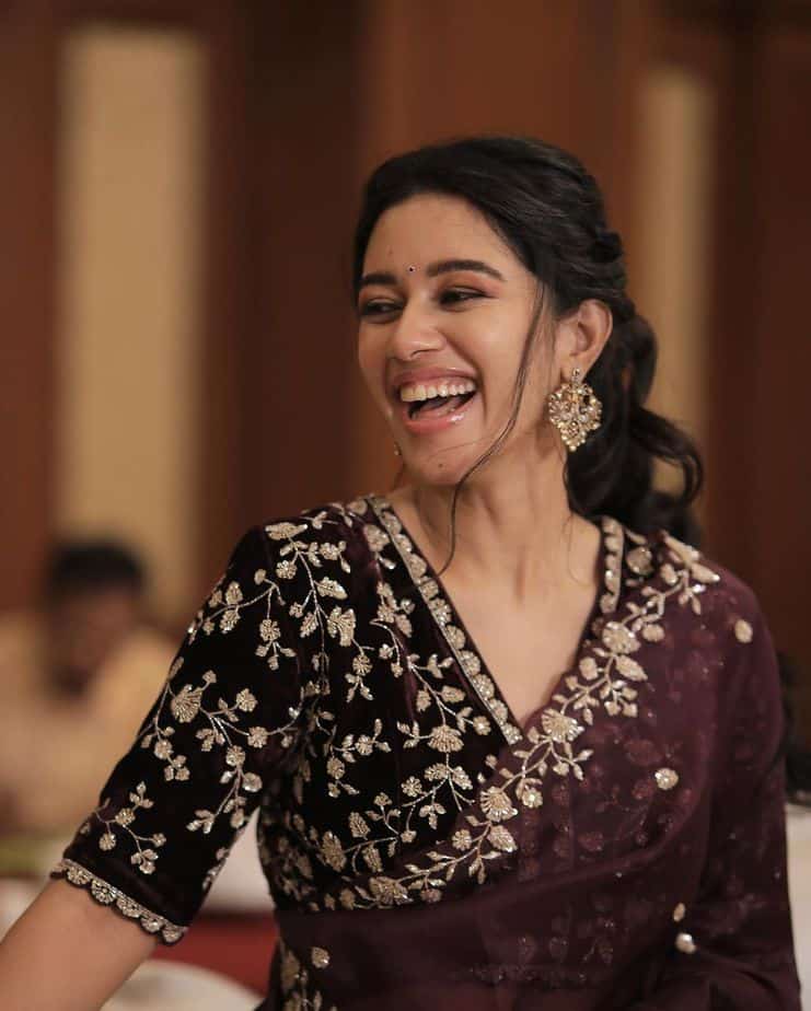 Mirnalini ravi latest photos in grand dress