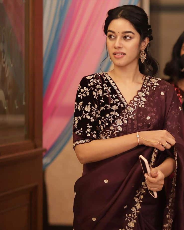 Mirnalini ravi latest photos in grand dress