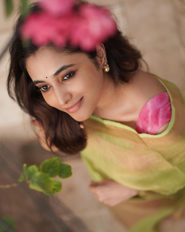 Priyanka mohan hot photos in saree top angle clicks