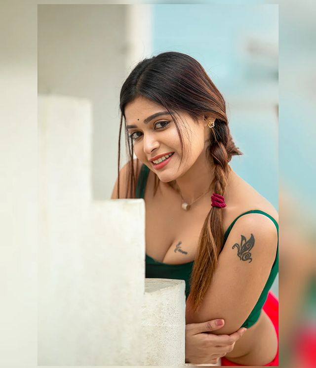 Dharsha gupta hot posing in glamour blouse and saree