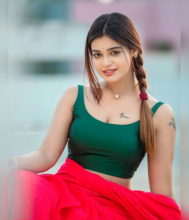 Dharsha gupta hot posing in glamour blouse and saree